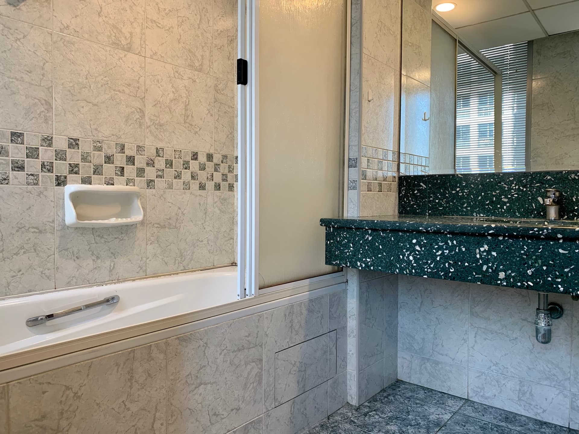 Ensuite at UE SQUARE in D09, Singapore - Photo 5