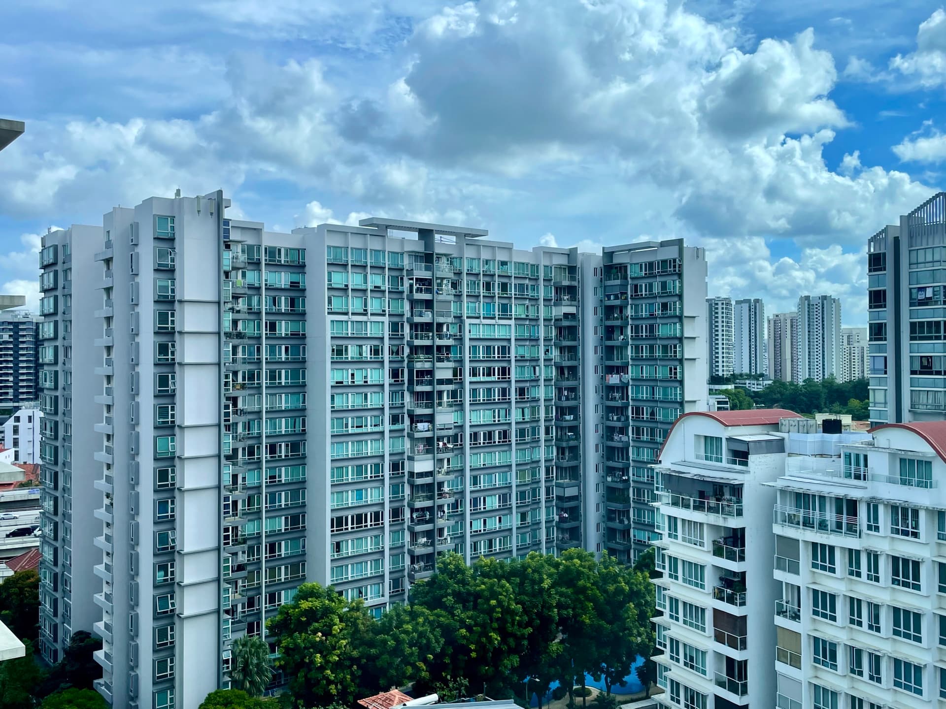 Deluxe Common at Woodsville Condo